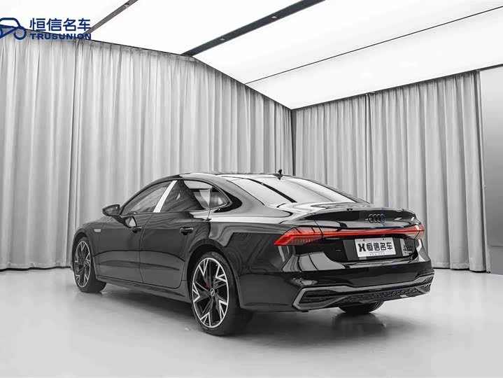 Фото 7 - Audi A7L