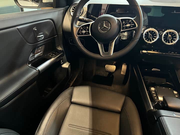 Фото 4 - Mercedes-Benz GLA-Class