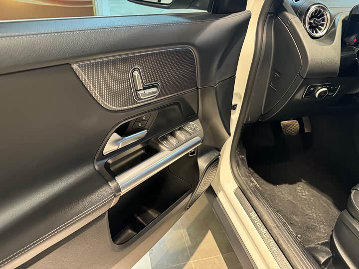 Фото 9 - Mercedes-Benz GLA-Class