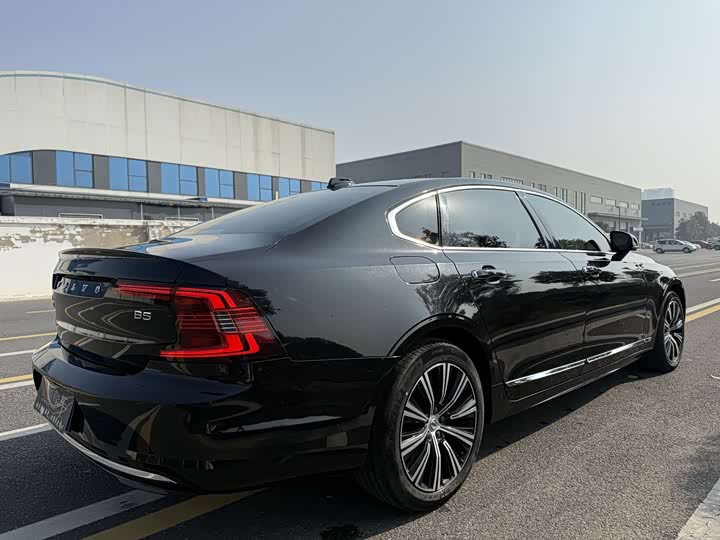 Фото 3 - Volvo S90