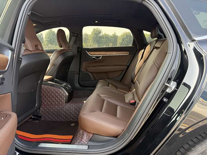 Фото 4 - Volvo S90