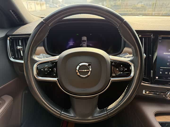 Фото 7 - Volvo S90