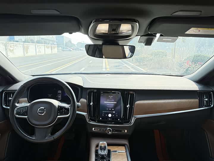 Фото 8 - Volvo S90