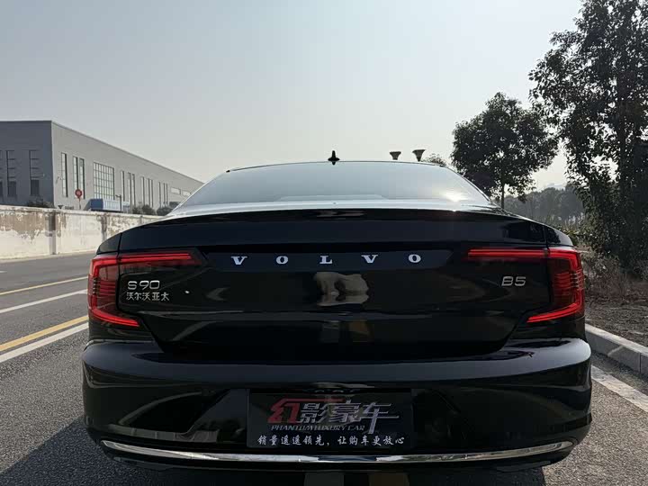 Фото 9 - Volvo S90