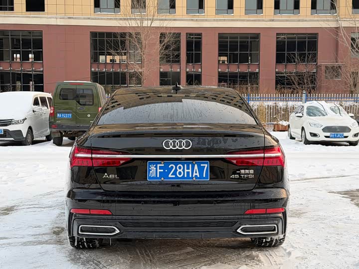 Фото 4 - Audi A6L