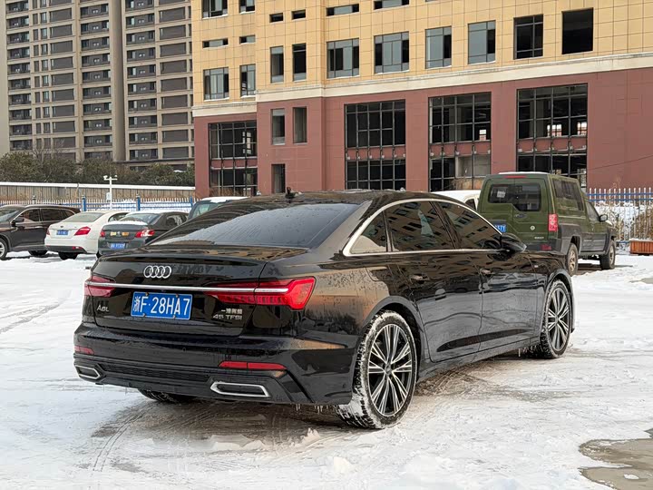 Фото 5 - Audi A6L