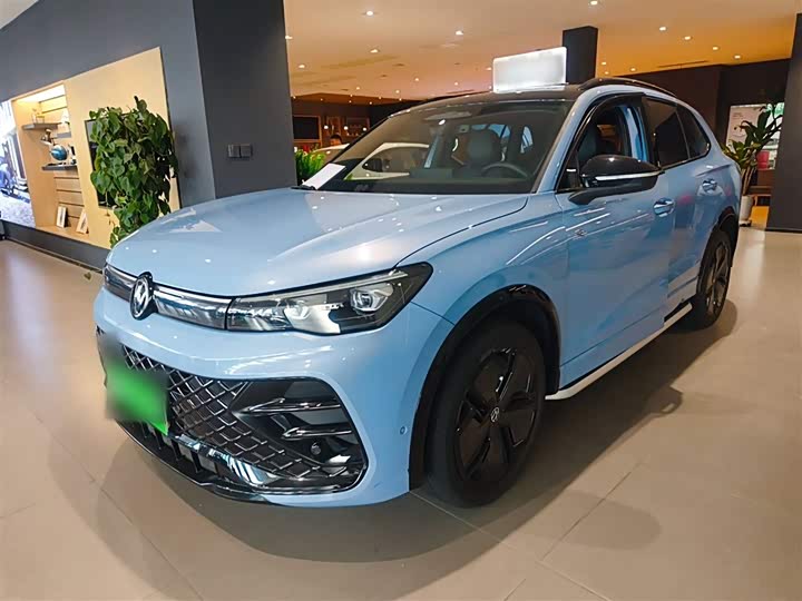 Фото 2 - Volkswagen Tiguan L Pro