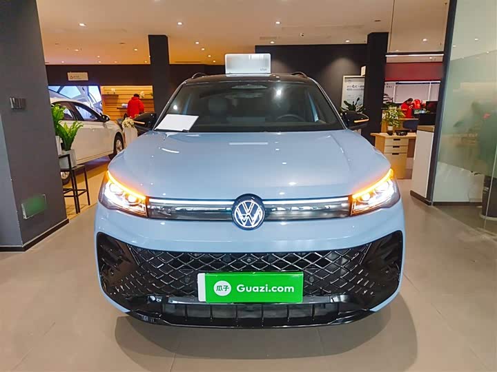 Фото 3 - Volkswagen Tiguan L Pro