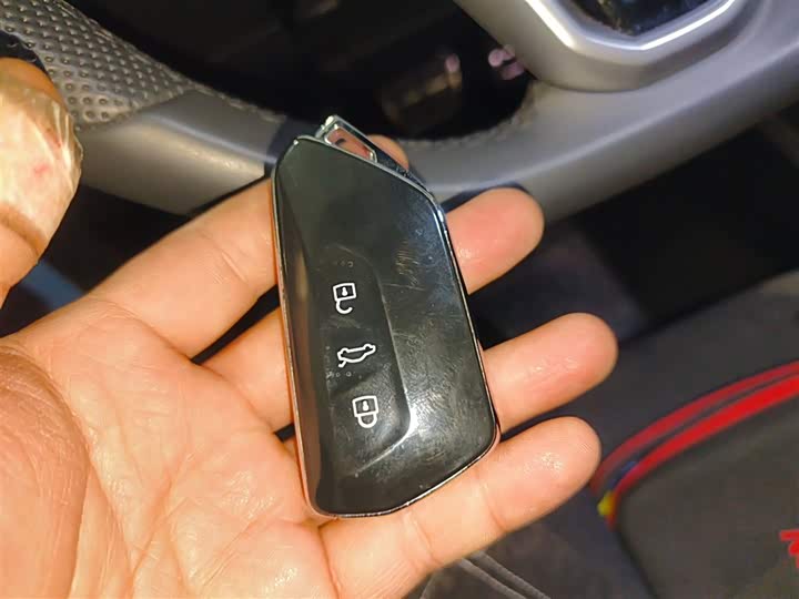 Фото 9 - Volkswagen Tiguan L Pro