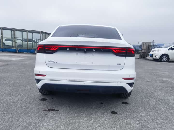 Фото 3 - Geely Emgrand