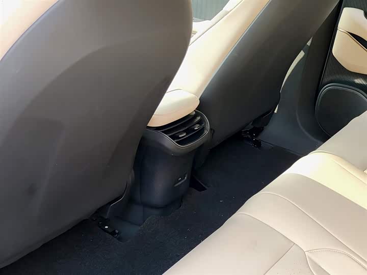 Фото 9 - Nio ET5T