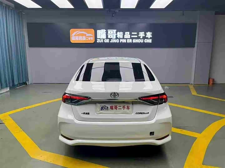 Фото 8 - Toyota Corolla