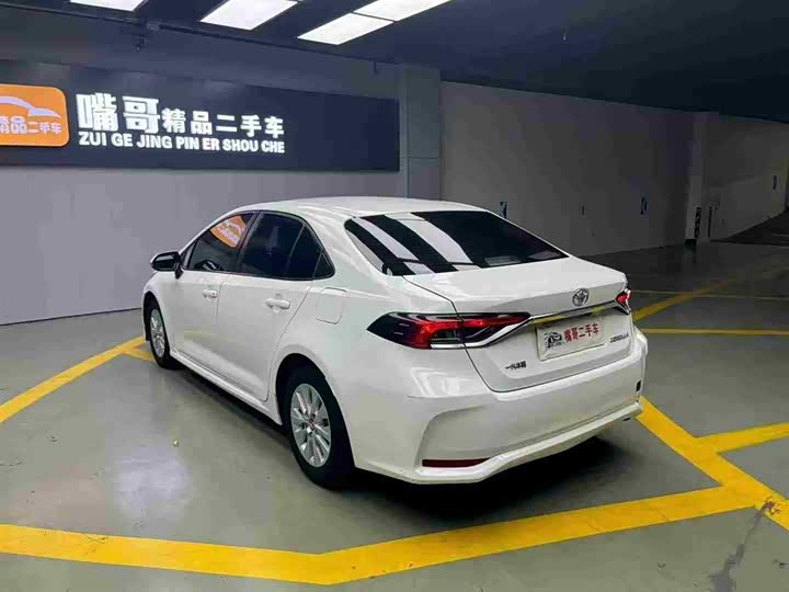 Фото 9 - Toyota Corolla