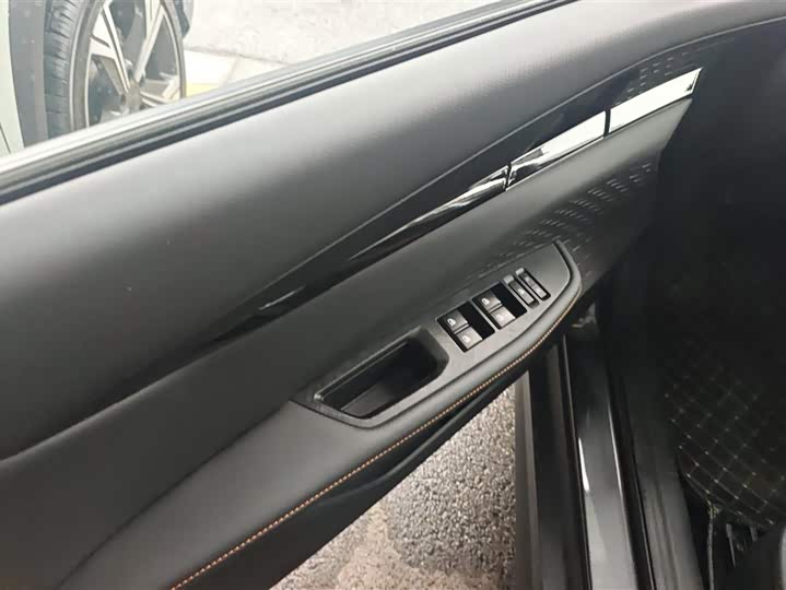 Фото 7 - Changan UNI-V