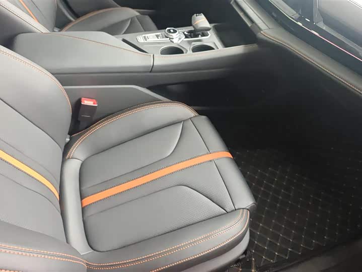 Фото 8 - Changan UNI-V