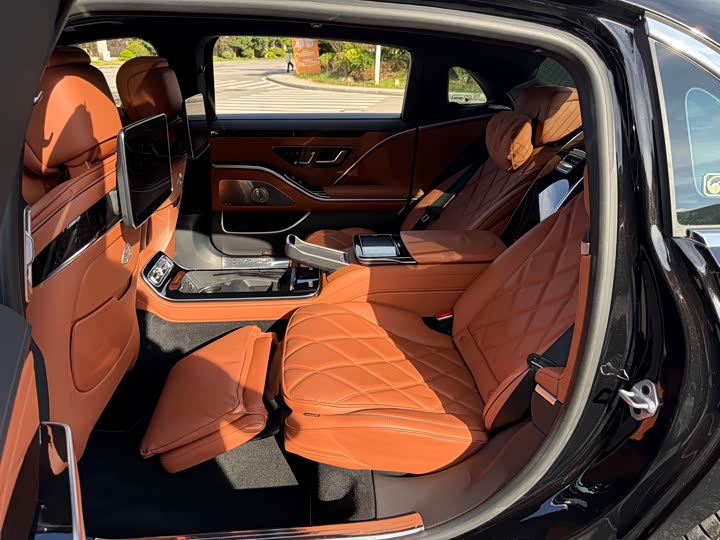 Фото 9 - Mercedes-Benz Maybach S-Class