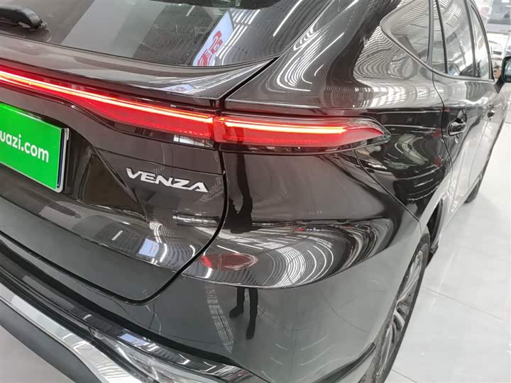 Фото 8 - Toyota Venza
