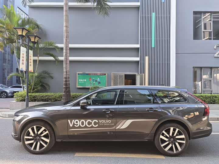 Фото 4 - Volvo V90