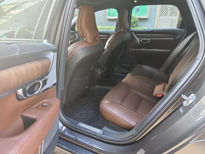 Фото 7 - Volvo V90