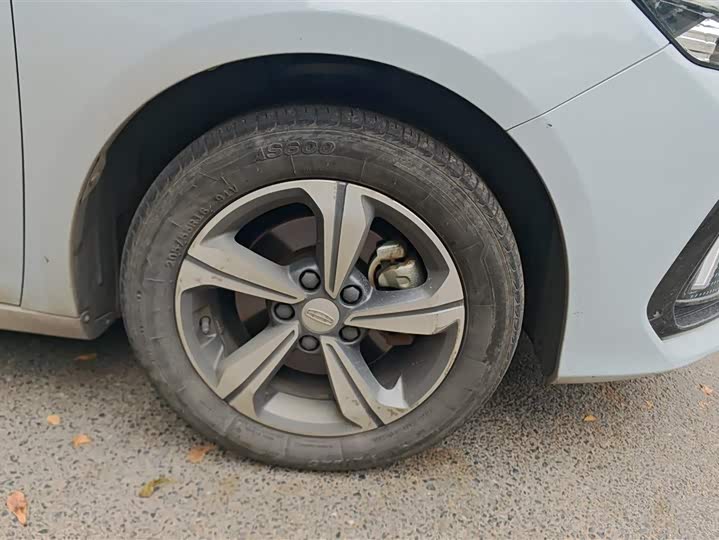 Фото 6 - Geely Emgrand L Hi·P Hybrid