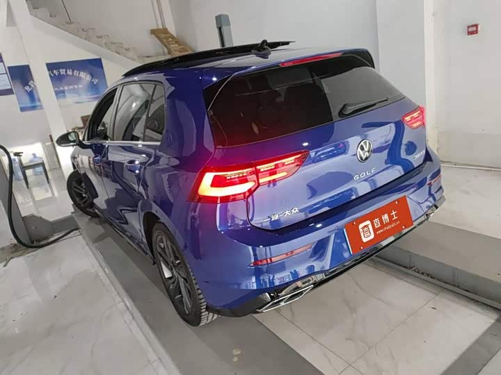 Фото 3 - Volkswagen Golf