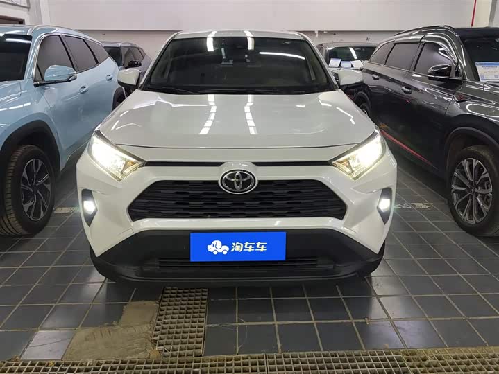 Фото 2 - Toyota RAV4