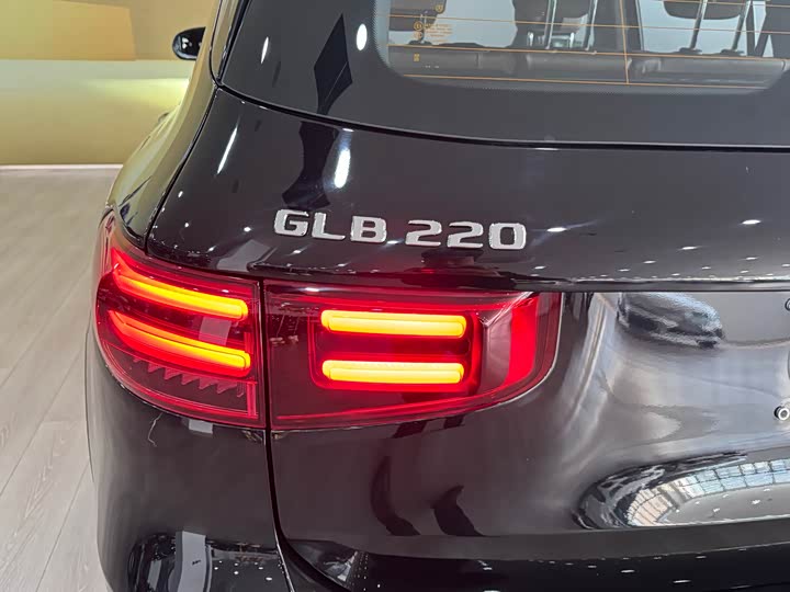 Фото 6 - Mercedes-Benz GLB-Class