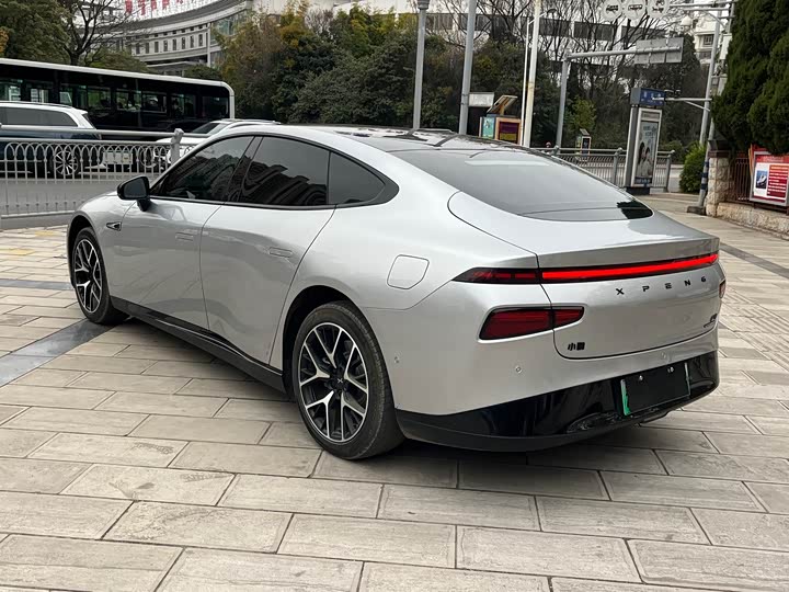 Фото 8 - XPeng P7