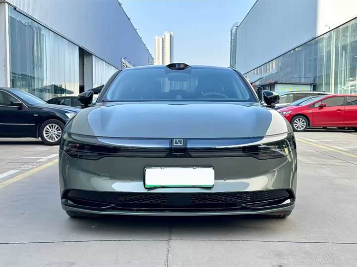 Фото 2 - Zeekr 007