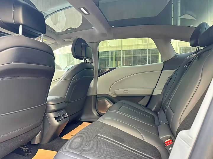 Фото 6 - Zeekr 007