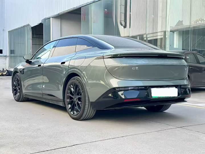 Фото 9 - Zeekr 007