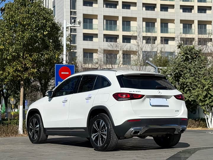 Фото 9 - Mercedes-Benz GLA-Class