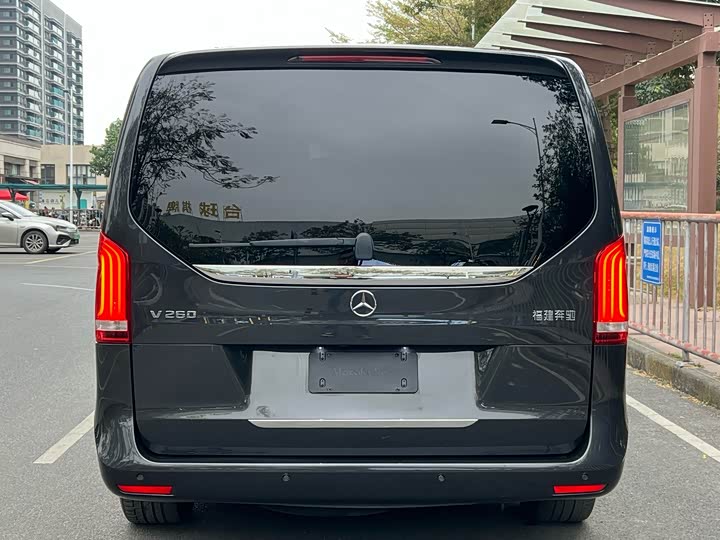 Фото 3 - Mercedes-Benz V-Class