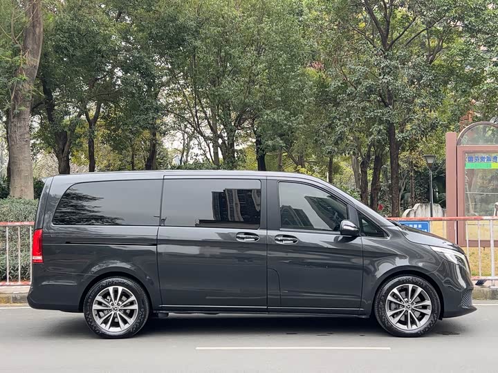 Фото 4 - Mercedes-Benz V-Class