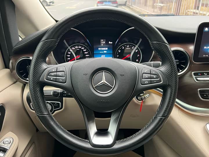 Фото 5 - Mercedes-Benz V-Class