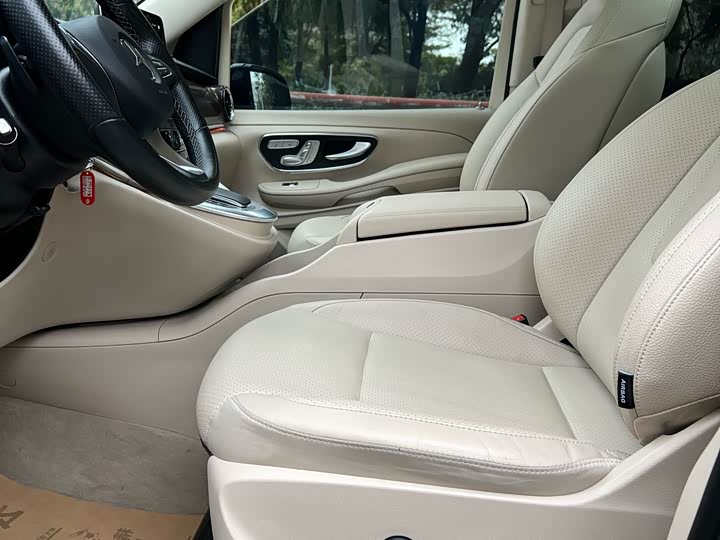 Фото 8 - Mercedes-Benz V-Class