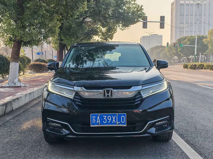 Фото 2 - Honda Avancier