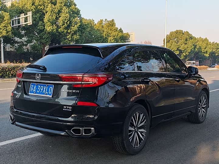 Фото 4 - Honda Avancier