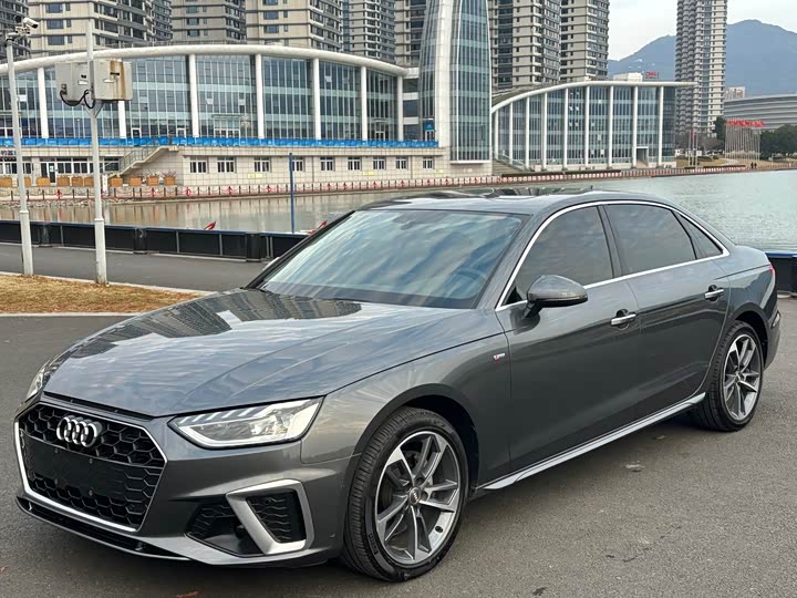 Фото 1 - Audi A4L