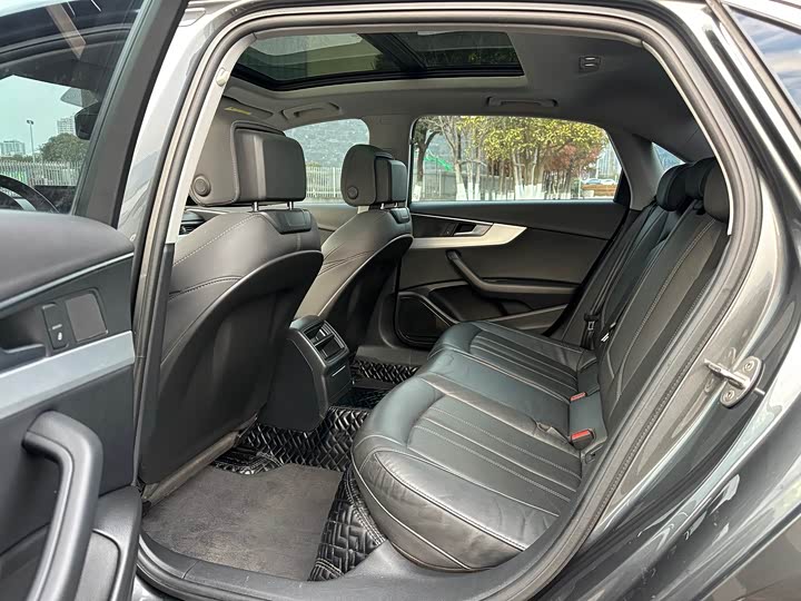 Фото 4 - Audi A4L