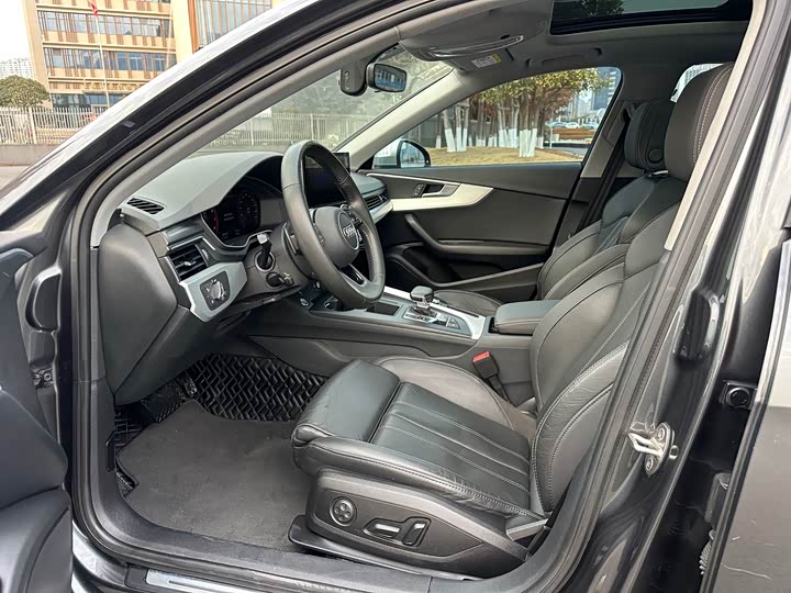 Фото 5 - Audi A4L