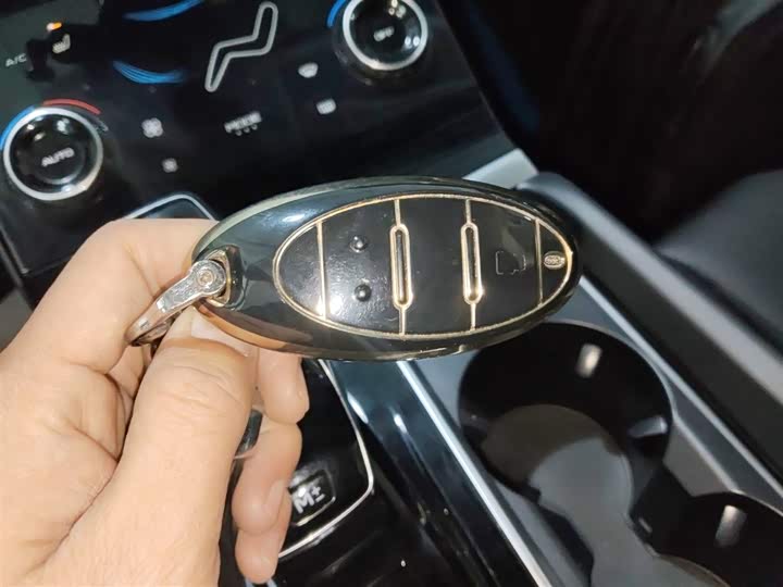 Фото 9 - Bestune B70