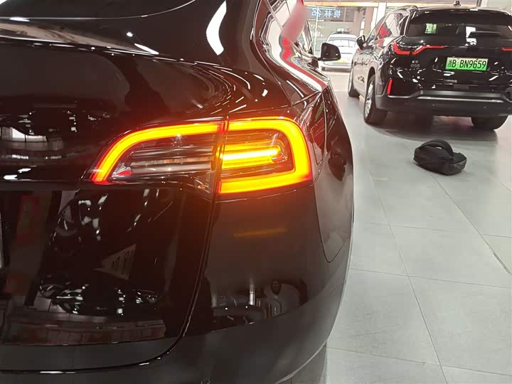 Фото 8 - Tesla Model Y