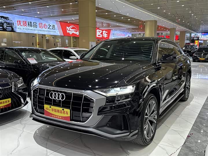 Фото 1 - Audi Q8