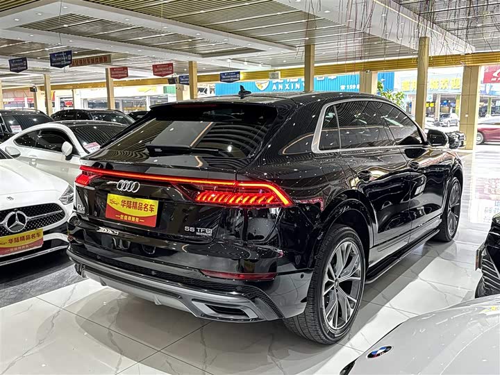 Фото 4 - Audi Q8