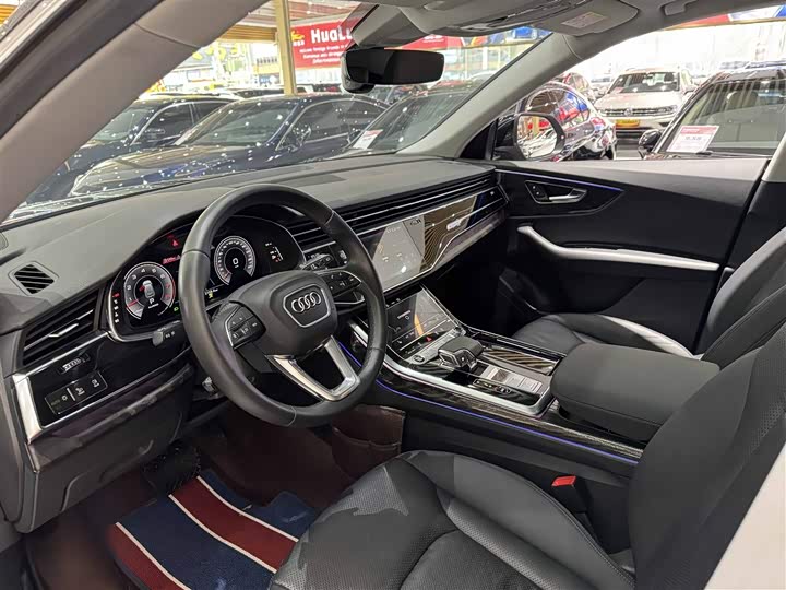 Фото 5 - Audi Q8