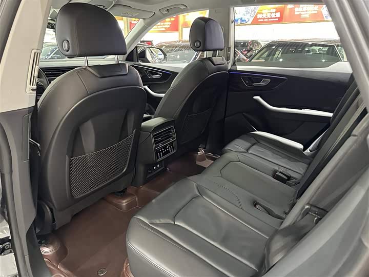 Фото 7 - Audi Q8