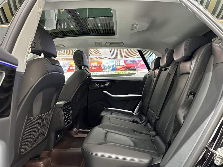 Фото 8 - Audi Q8