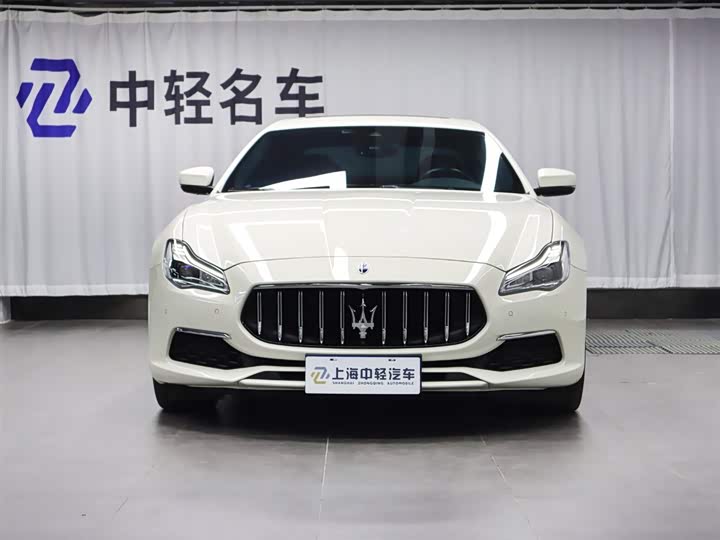 Фото 2 - Maserati Quattroporte