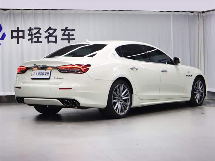 Фото 3 - Maserati Quattroporte